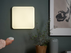 L&#039;applique murale à LED JETSTRÖM d&#039;IKEA est en vente en Europe. (Source de l&#039;image : IKEA)