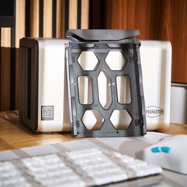 Les plateaux des disques durs sont en plastique.