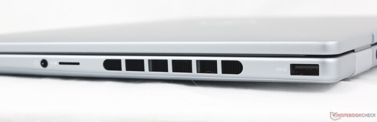 À droite : casque d'écoute 3,5 mm, lecteur MicroSD, USB-A 3.2 Gen. 1