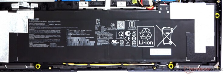 La batterie de 96 WHr du VivoBook Pro 16 offre une bonne autonomie