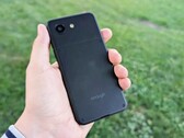 L'Enough Phone est à peu près aussi compact que l'iPhone 13 mini d'Apple.