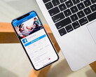 Téléphone avec l'application Facebook affichée sur l'écran. Image d'archive. (Source de l'image : Timothy Hales Bennett sur Unsplash)