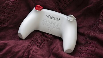 Le dos de la manette porte l'inscription