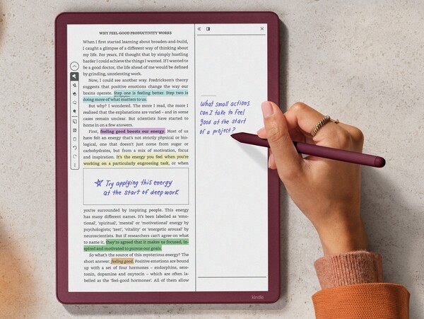 Le Kindle Scribe Colorsoft est livré avec un stylo Premium dans la boîte. (Source de l'image : Amazon)
