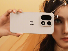 Le OnePlus 15 est à nouveau annoncé avec une batterie d'une capacité de 7 300 mAh. Photo : une photo promotionnelle du téléphone phare. (Source de l'image : OnePlus)