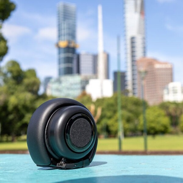 Le TDM Neo est en mode haut-parleur.