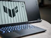Les ASUS TUF Gaming A14 et A16 peuvent accueillir deux disques durs SSD. (Source : Alex Waetzel pour Notebookcheck)