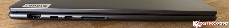Côté gauche : HDMI 2.1, USB-C 3.2 Gen.1 (5 Gbps, DisplayPort-ALT mode 1.2, Power Delivery), USB-C 4.0 avec Thunderbolt 4 (40 Gbps, DisplayPort-ALT mode 1.4, Power Delivery 3.0), lecteur de carte SD