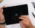 Un OnePlus Pad avant la fin de sa vie. (Source : JerryRigEverything via YouTube)