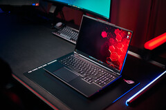 XMG Neo 16 A25 (source de l'image : Notebookcheck)