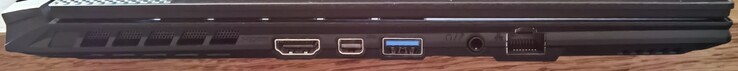 A gauche : HDMI 2.1, Mini DisplayPort 1.4, USB Type-A 3.2 Gen. 1, prise audio combinée 3.5 mm, LAN 2.5 Gb/s