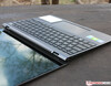 ASUS ZenBook 14X OLED - le couvercle s'ouvre à 180 degrés