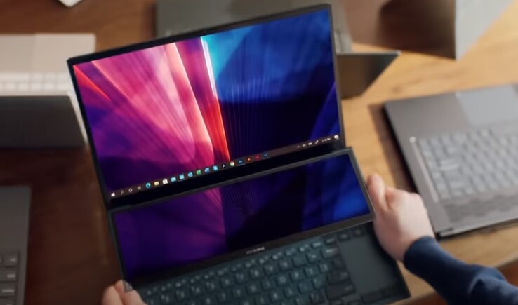 Un ordinateur portable équipé d'Intel peut donner à Justin des pouces intangibles - le MacBook ne peut pas faire cela. (Image source : YouTube/Intel)