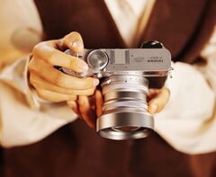 Les nouveaux convertisseurs Viltrox permettent au Fujifilm X100 VI d'offrir des longueurs focales de 28 mm et 50 mm. (Source de l'image : Fujifilm)