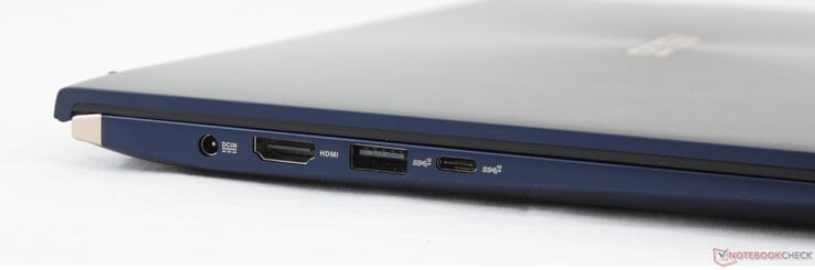 Côté gauche : entrée secteur, HDMI, USB A 3.1 Gen. 2, USB C 3.1 Gen. 2.