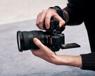 Le Sony A7r VI utilise un tout nouveau capteur plein format de 66,8 MP.