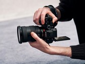 Le Sony A7r VI utilise un tout nouveau capteur plein format de 66,8 MP.