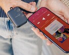 Le Twelve South PowerClip est une banque d'énergie compacte de 2 000 mAh.