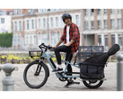 Un nouveau vélo électrique cargo Elops, le R500E Longtail, est maintenant disponible chez Decathlon en Europe. (Image source : Decathlon)