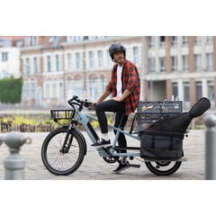 Un nouveau vélo électrique cargo Elops, le R500E Longtail, est maintenant disponible chez Decathlon en Europe. (Image source : Decathlon)