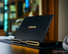 Le nouveau Legion Pro 7 16IAX10H présente le même design que le modèle que nous avons testé en 2025, illustré ci-dessous.
