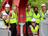 Membres de l'équipe de recherche de l'UMass Amherst et du MIT sur le site de réparation à Great Barrington (Image source : UMass Amherst)
