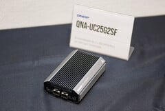 Le nouvel adaptateur réseau QNA-UC25G2SF offre jusqu'à 50 Gbps (Source de l'image : Andreas Sebayang/Notebookcheck)