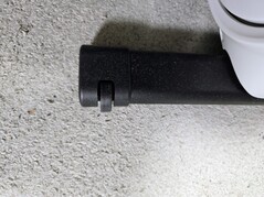 Le mini-trainer est facile à manœuvrer grâce aux roulettes de la barre transversale