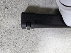 Le mini-trainer est facile à manœuvrer grâce aux roulettes de la barre transversale