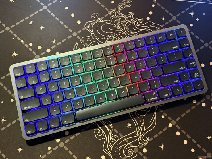 L'Akko Air 01 avec l'éclairage RGB activé