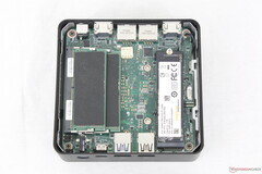 Le Cubi NUC 3MG est l'un des plus petits mini PC pouvant accueillir jusqu'à 128 Go de mémoire amovible