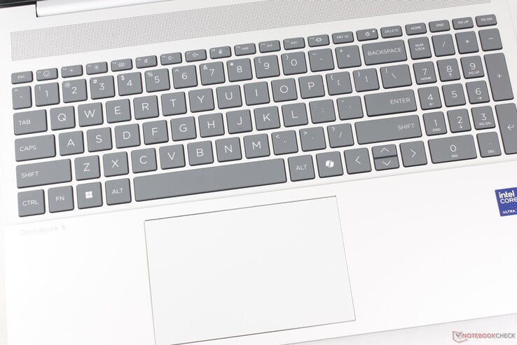 Le pavé tactile est de taille convenable (12,5 x 8 cm) et le retour d'information est relativement doux et silencieux lorsque l'on appuie dessus