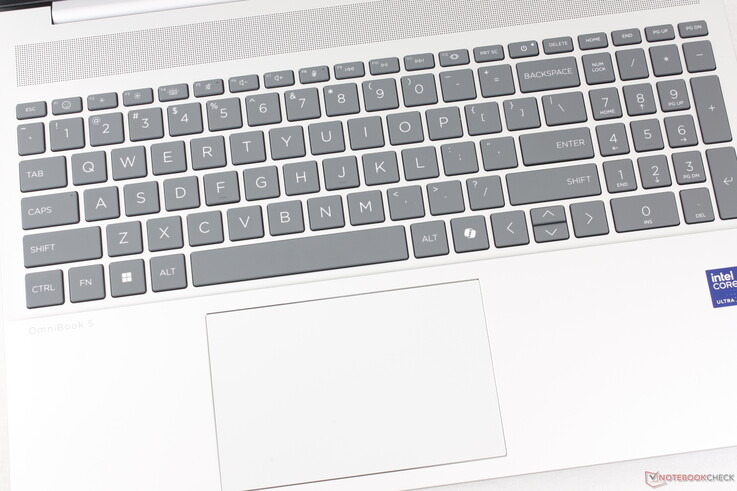 Le pavé tactile est de taille convenable (12,5 x 8 cm) et le retour d'information est relativement doux et silencieux lorsque l'on appuie dessus