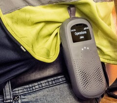 Relay lance RelayX - un talkie-walkie ultra-robuste avec couverture simultanée quadruple 4G/5G, Wi-Fi et réseau LTE privé et traduction vocale en direct pour une utilisation industrielle et commerciale. (Source de l'image : Relay)