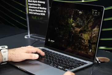 Black Myth : Wukong fonctionnant via GFN sur un MacBook Air Apple