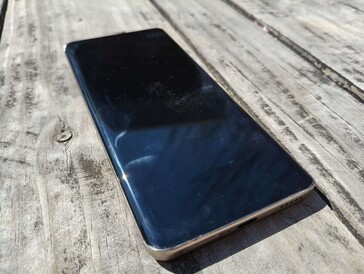 Honor Écran avant du X9b (Source de l'image : Darryl Linington - NoteBookCheck)