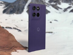 Le Moto G67 Power dans sa version Pantone Parachute Purple. (Source de l'image : Motorola)