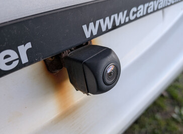 La caméra de recul a commencé à se détacher de son boîtier après environ 6 mois d'utilisation