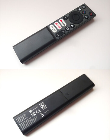 La télécommande infrarouge du TCL C1 a une présentation simple avec des boutons non lumineux. (Source de l'image : Notebookcheck)