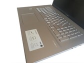 Ordinateur portable Asus VivoBook 17 F712JA avec IPS Full-HD et refroidissement passif