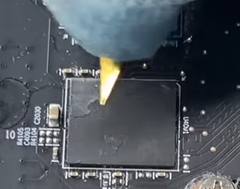 La nouvelle couche de peinture comprend également des inscriptions d'aspect réaliste. (Source d'image : Iskandar Souza)