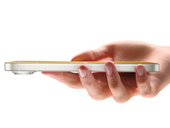 Le Vivo X300 FE est en fait un rebadge du S50 Pro mini. Photo : une photo promotionnelle montrant l'épaisseur du téléphone.