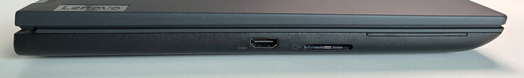 Gauche : HDMI 2.1, lecteur de carte SD, lecteur de carte à puce (en option)