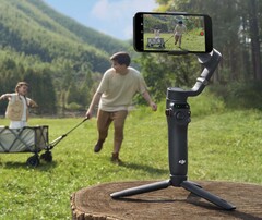 L&#039;OM 6 est la rotule mobile phare de DJI et comprend un trépied intégré et une perche à selfie extensible (Source d&#039;image : DJI)