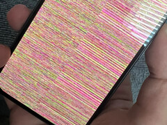 Un exemple du problème de neige à l'écran sur un Google Pixel 10. (Source de l'image : u/Ok_Economist_3997)