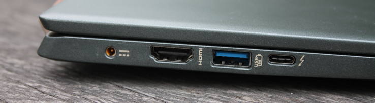Côté gauche : entrée secteur, HDMI, USB A 3.1, USB C (Thunderbolt).