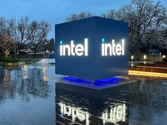 Le fondateur de TSMC critique l'orientation de la fonderie d'Intel ; il affirme que l'accent mis sur l'IA était crucial (Source d'image : Intel)