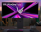 Le LG UltraGear OLED 34GX900A est livré avec un support réglable relativement épais. (Source de l'image : LG)