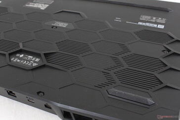 Conception de ventilation en nid d'abeille le long de la plaque inférieure, comme sur les derniers ordinateurs portables Alienware