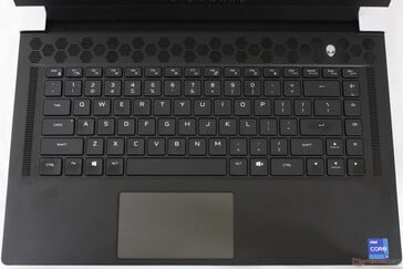 Le x15 abandonne le clavier m15 et adopte exactement la même disposition de clavier que sur le x17